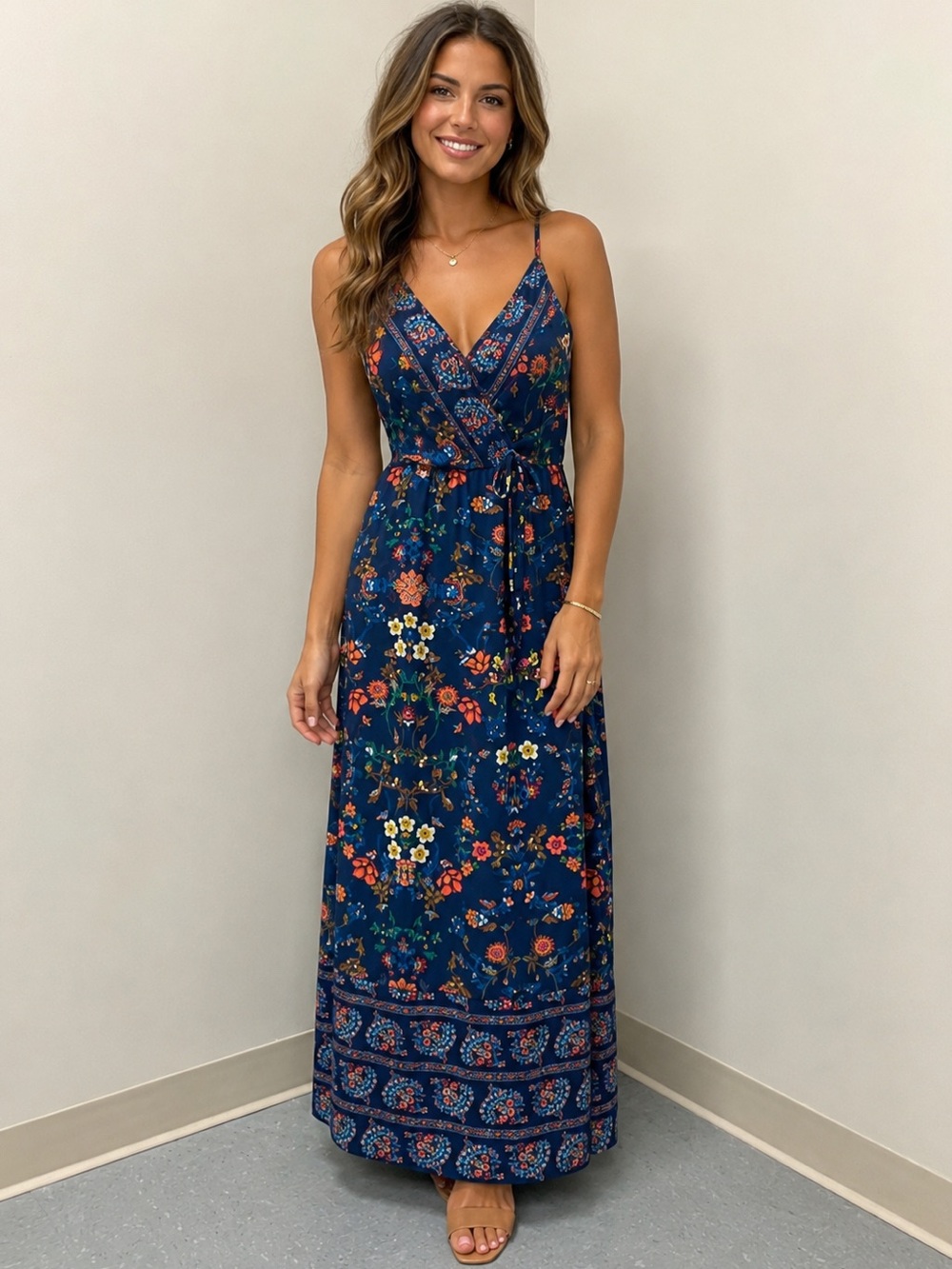 Maxi dress with fine floral straps.